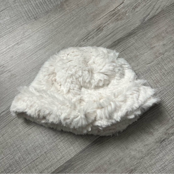UGG Faux Fur White Furry Bucket Hat Nimbus S/M - Picture 6 of 10